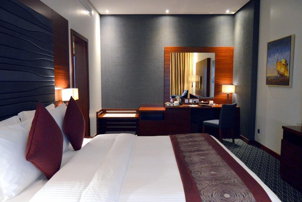 Ramada By Wyndham Manama City Centre Bagian luar foto