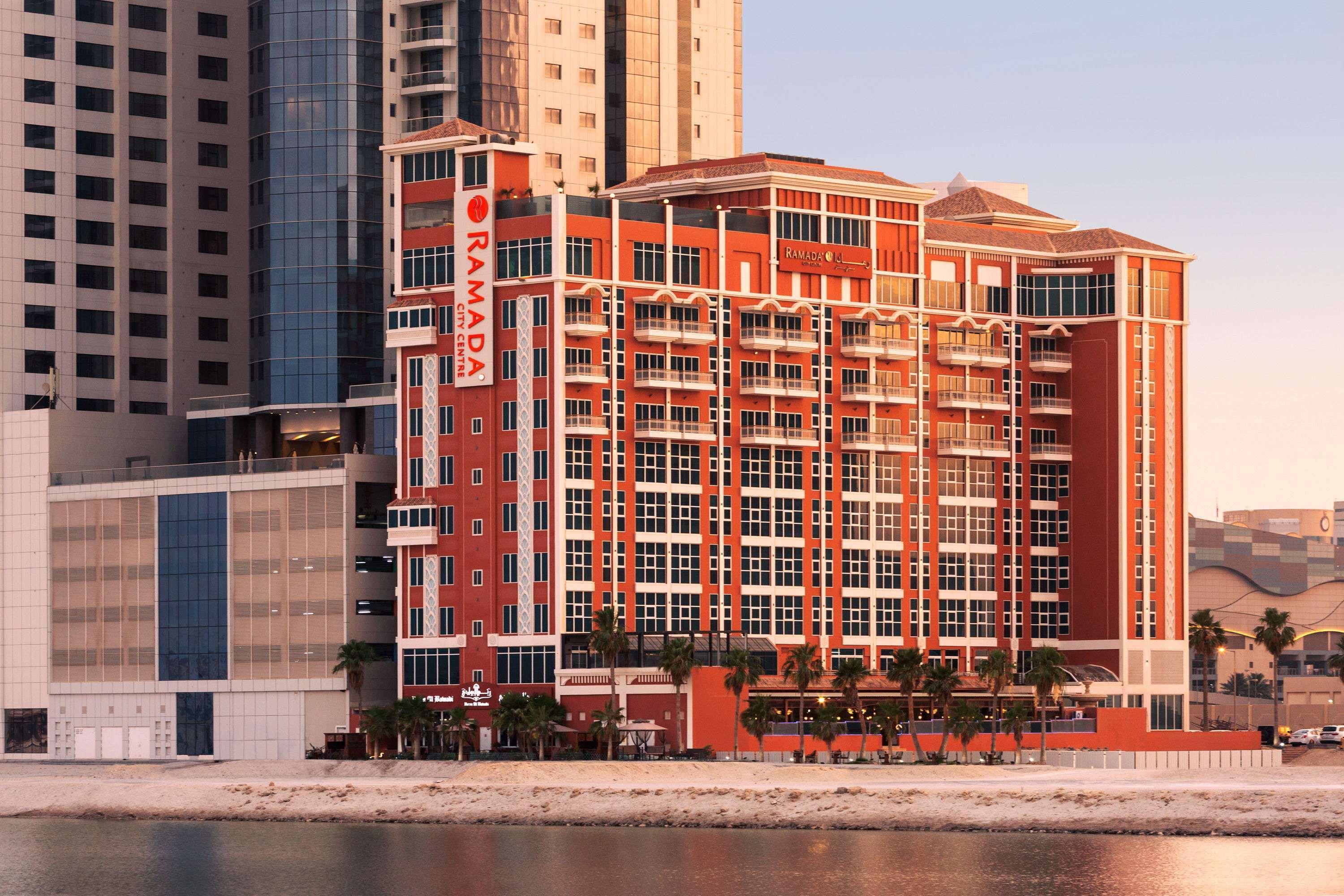 Ramada By Wyndham Manama City Centre Bagian luar foto