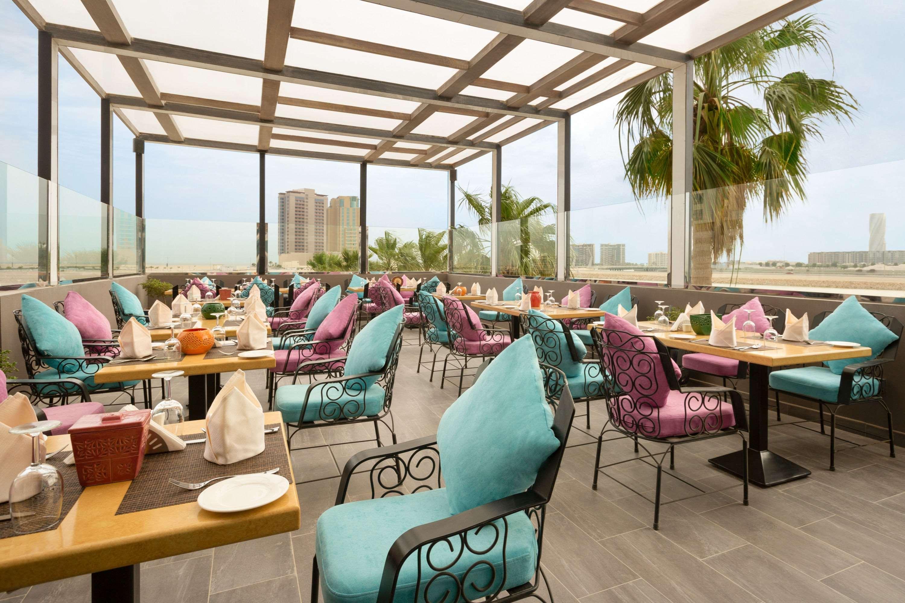 Ramada By Wyndham Manama City Centre Bagian luar foto