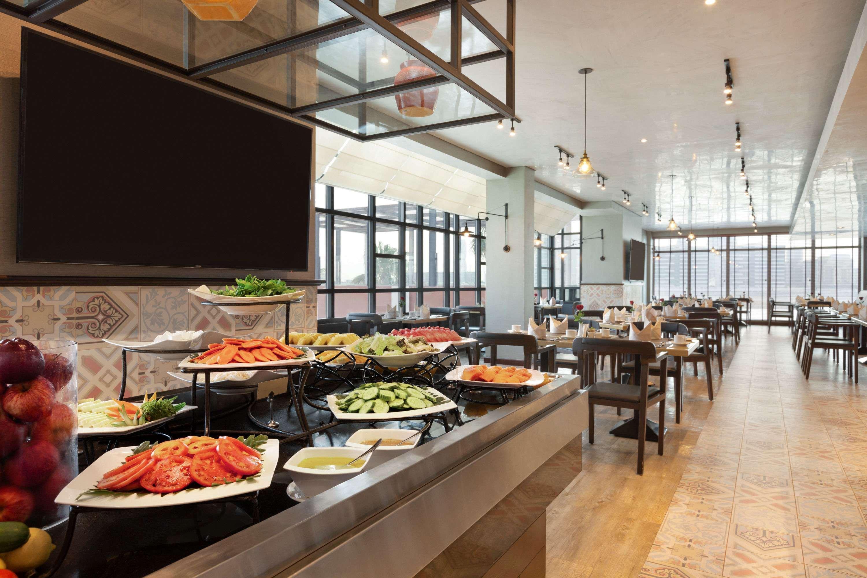 Ramada By Wyndham Manama City Centre Bagian luar foto