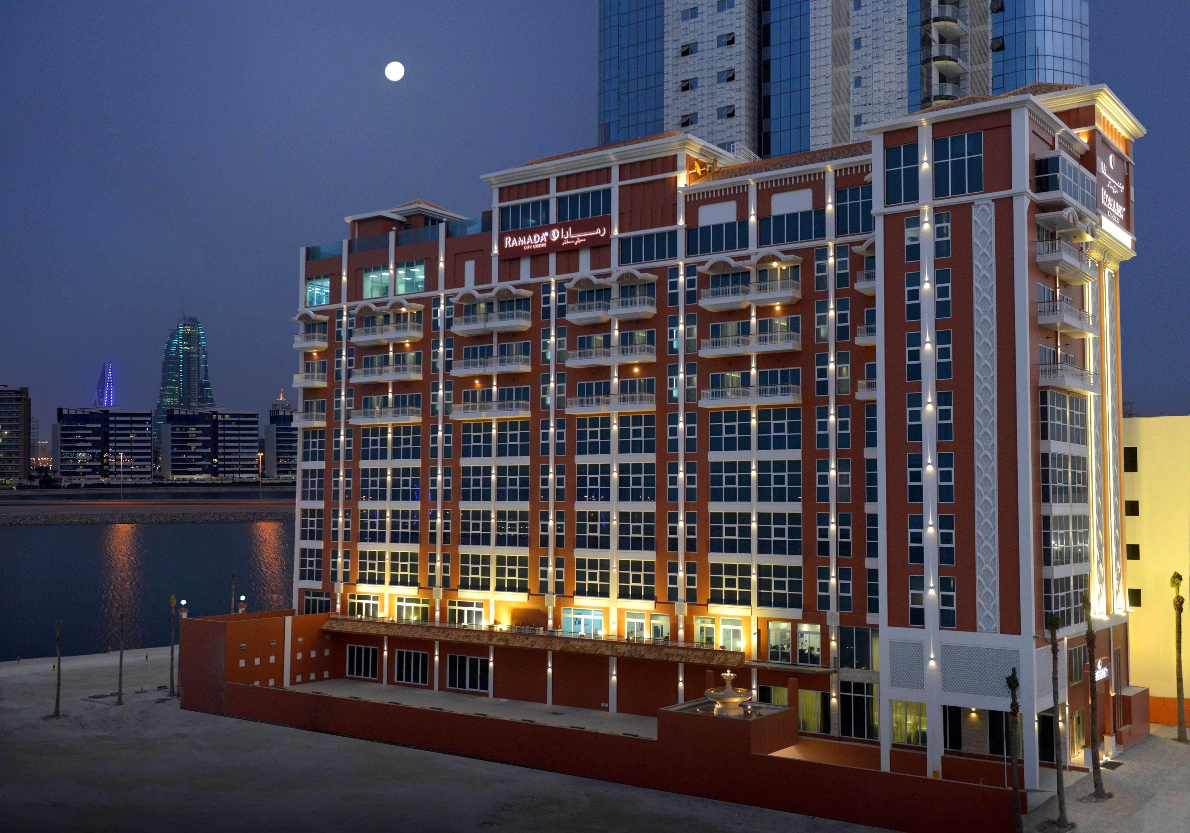 Ramada By Wyndham Manama City Centre Bagian luar foto