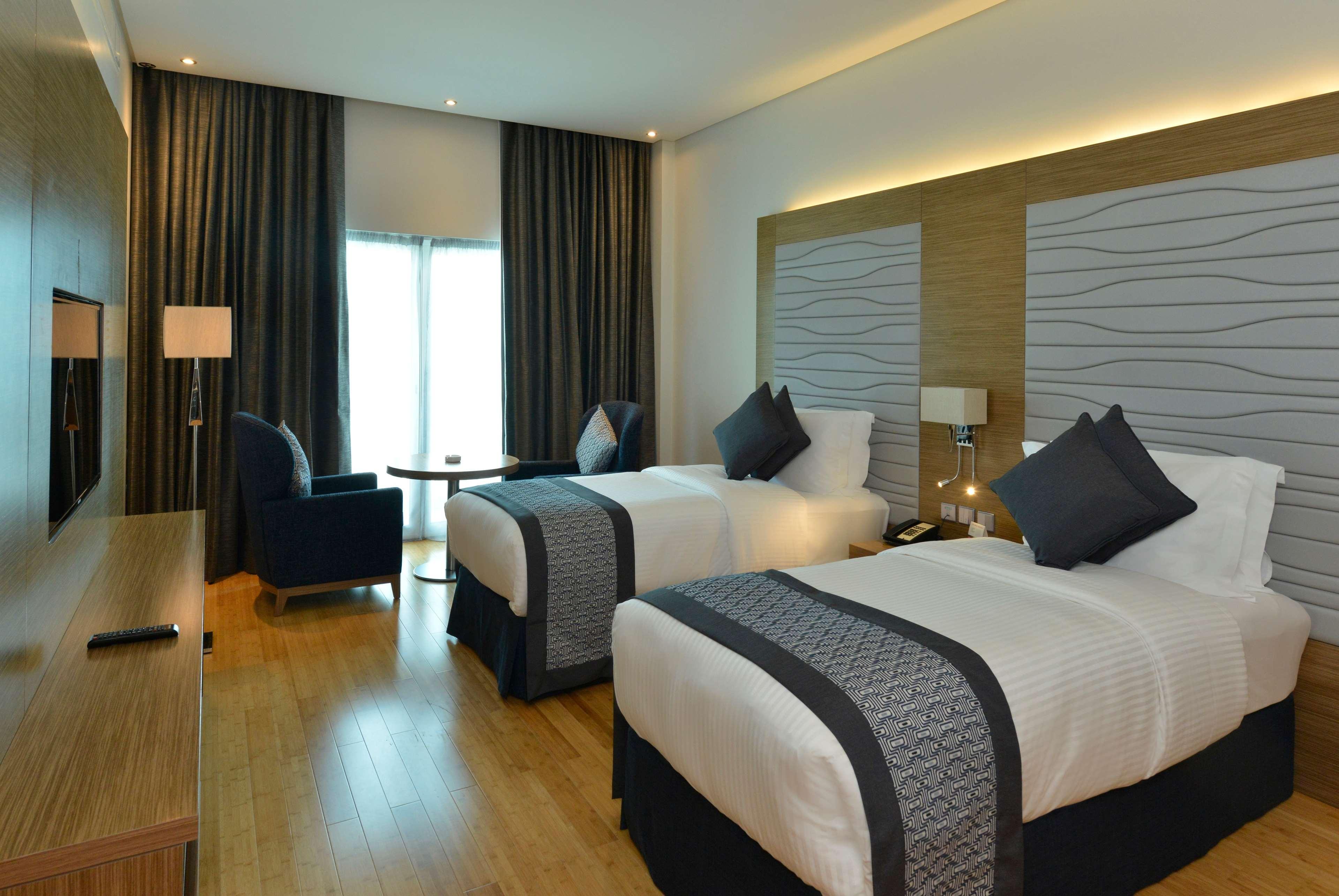 Ramada By Wyndham Manama City Centre Bagian luar foto