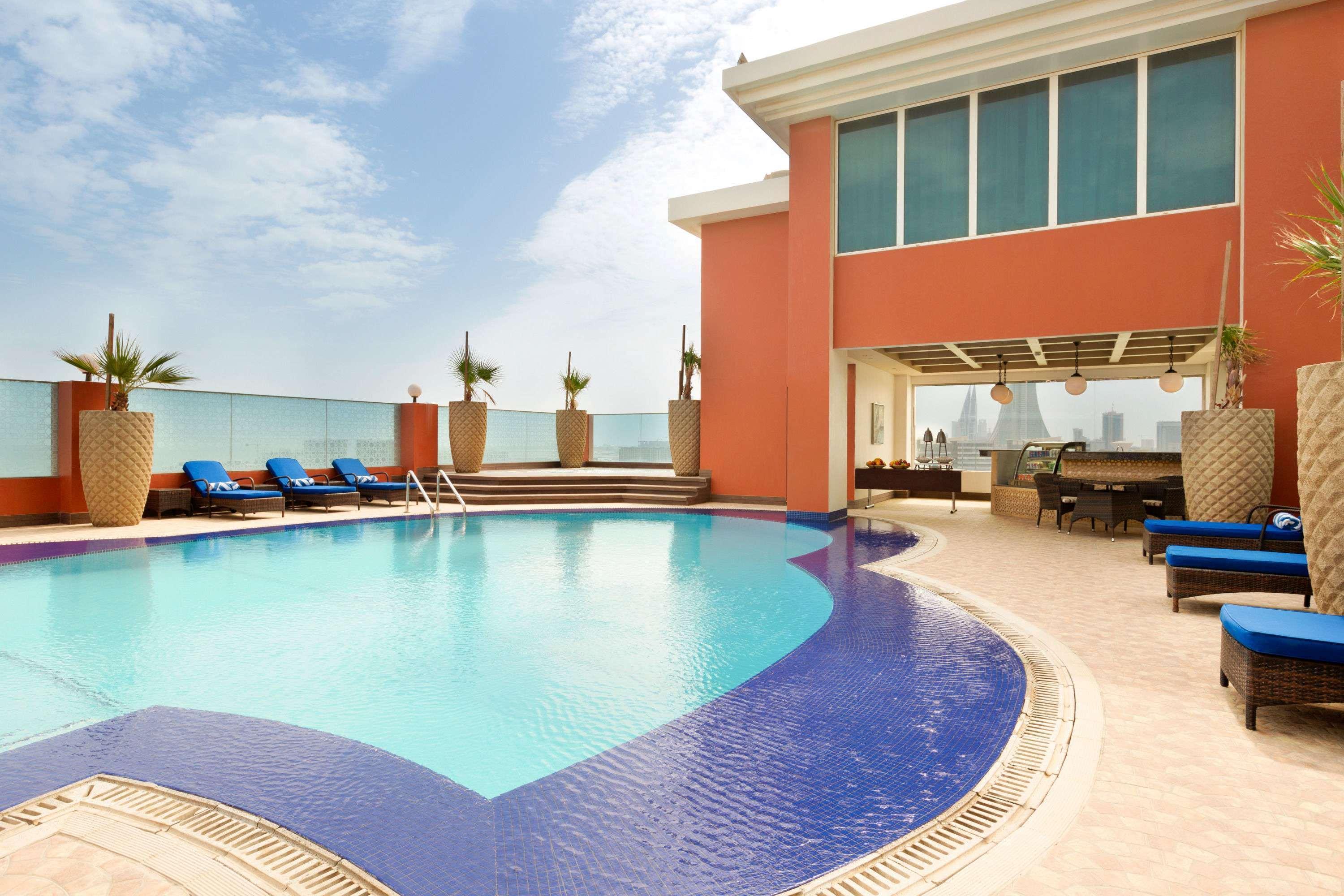 Ramada By Wyndham Manama City Centre Bagian luar foto