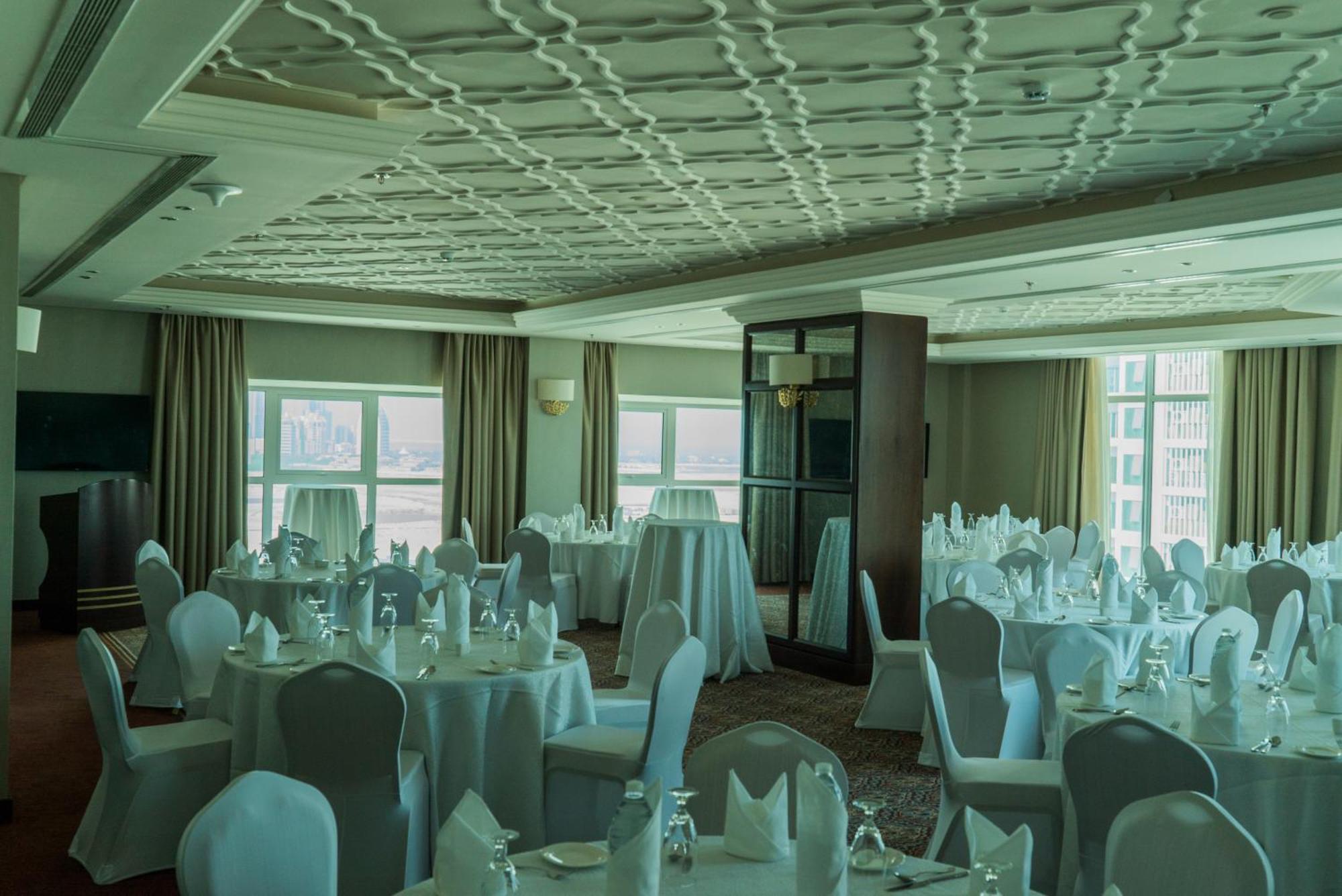Ramada By Wyndham Manama City Centre Bagian luar foto