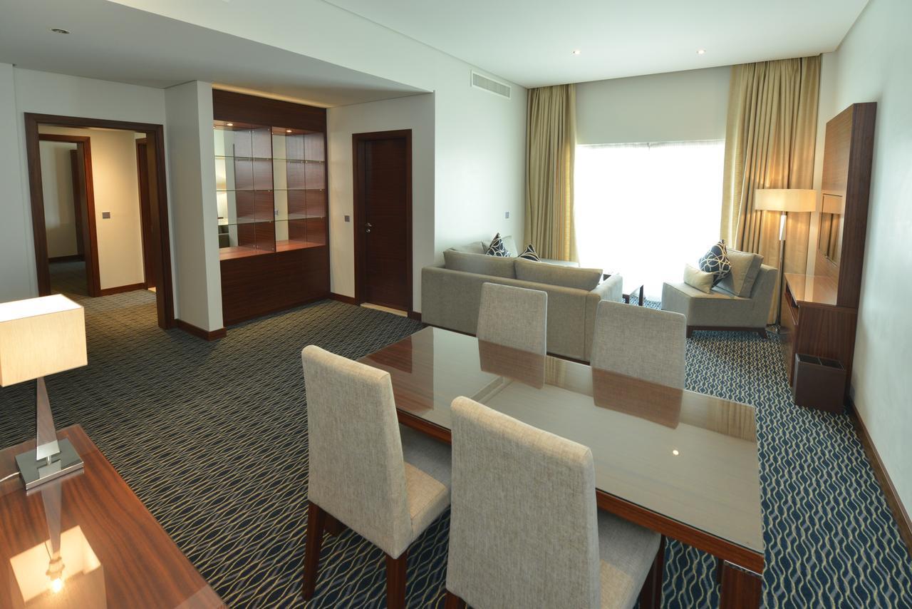 Ramada By Wyndham Manama City Centre Bagian luar foto
