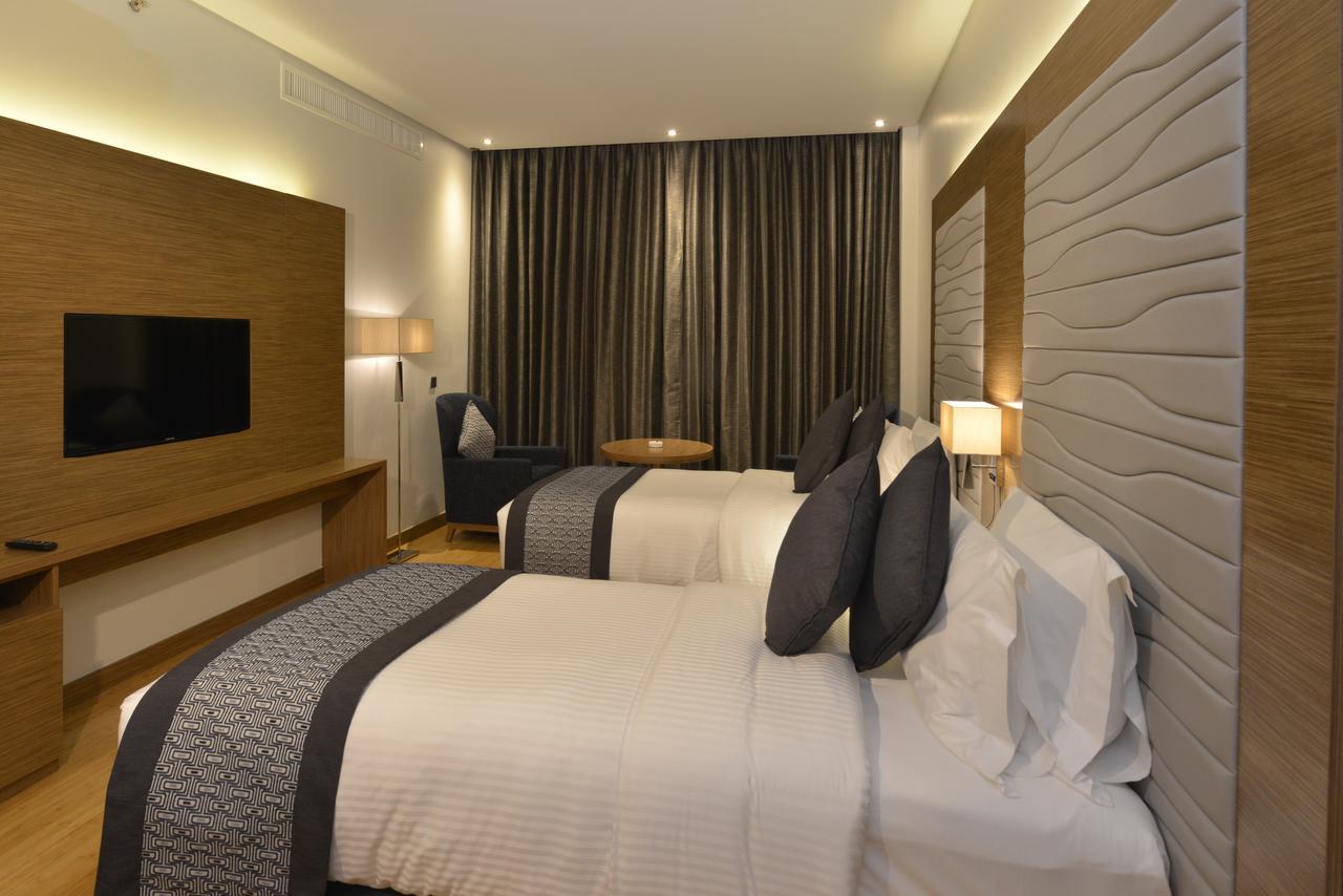 Ramada By Wyndham Manama City Centre Bagian luar foto