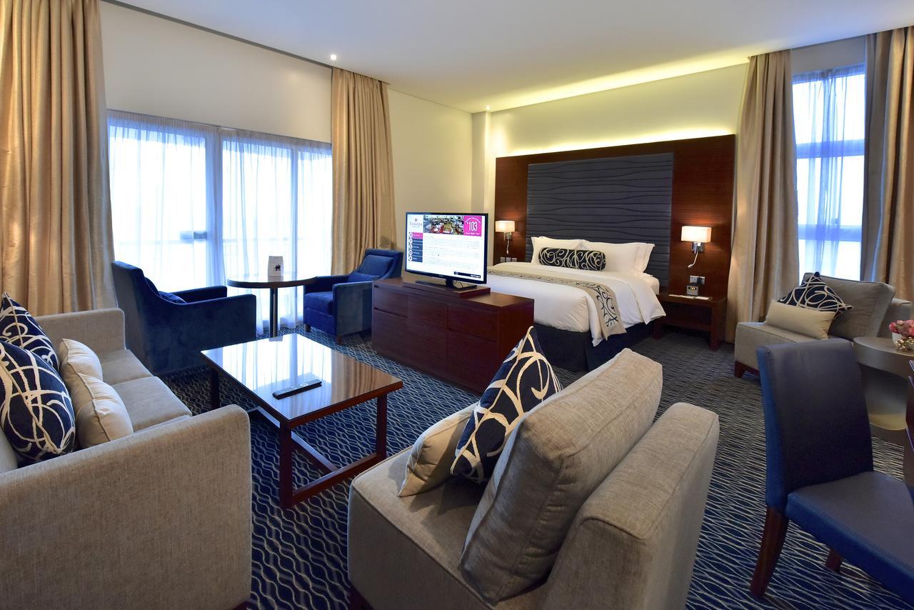 Ramada By Wyndham Manama City Centre Bagian luar foto