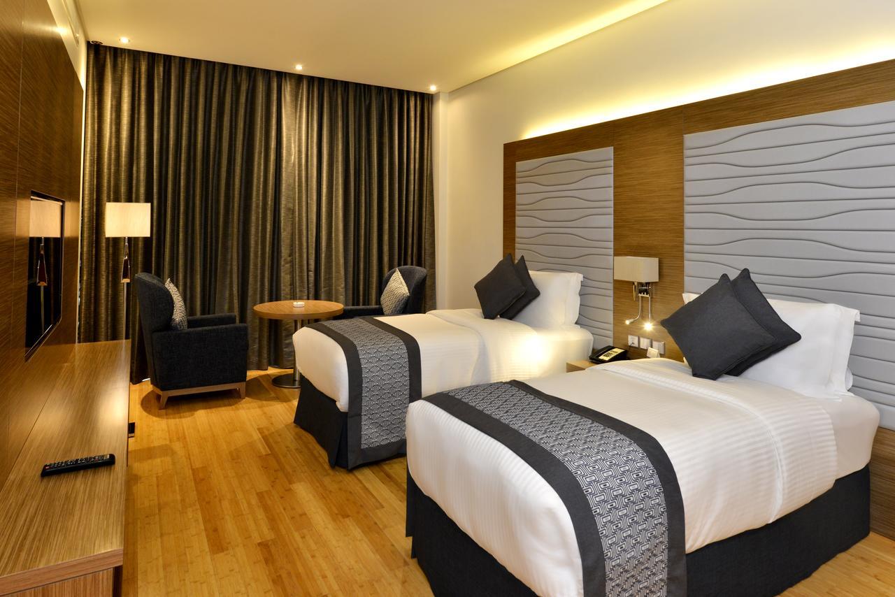 Ramada By Wyndham Manama City Centre Bagian luar foto