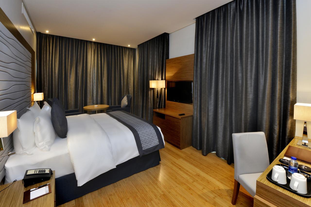 Ramada By Wyndham Manama City Centre Bagian luar foto