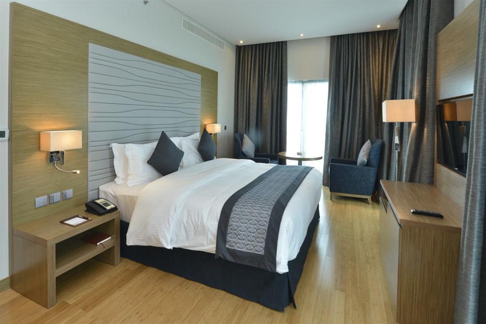 Ramada By Wyndham Manama City Centre Bagian luar foto